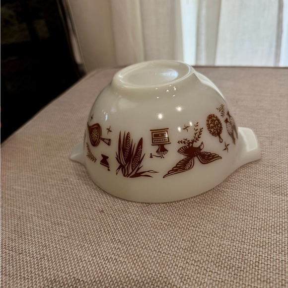 Vintage Pyrex Cinderella Mixing Bowl – Early American Brown (1.5 Pint #441) - Picture 1 of 3